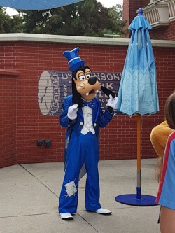 Goofy mit neuem Look zum 25. Geburtstag Goofy mit neuem Look zum 25. Geburtstag