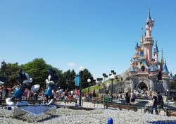 Schloss mit Mickey und Minnie