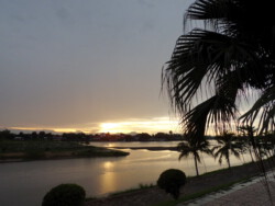 Sonnenuntergang am Fluss beim Chakungrao Riverview